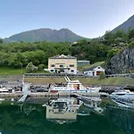 Svingen - Panoramic Fjord Views In