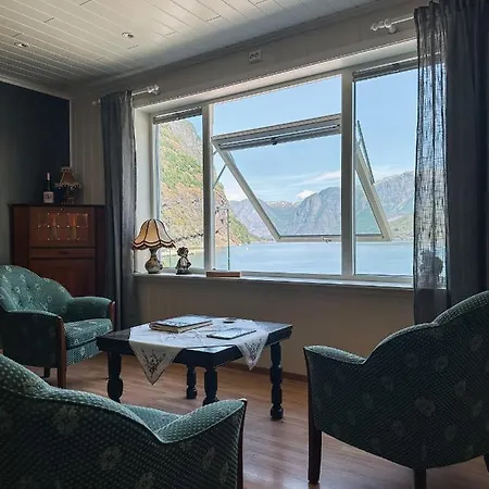 Svingen - Panoramic Fjord Views In *