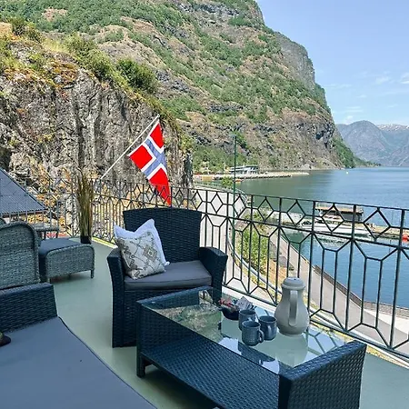 Svingen - Panoramic Fjord Views In Flåm