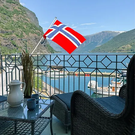 Guest house Svingen - Panoramic Fjord Views In