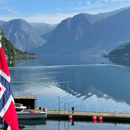 Guest house Svingen - Panoramic Fjord Views In Flam