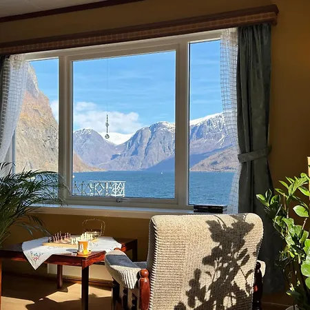Guest house Svingen - Panoramic Fjord Views In