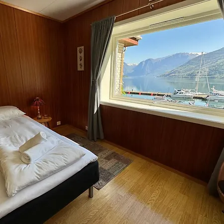 Svingen - Panoramic Fjord Views In Pensionat Flåm