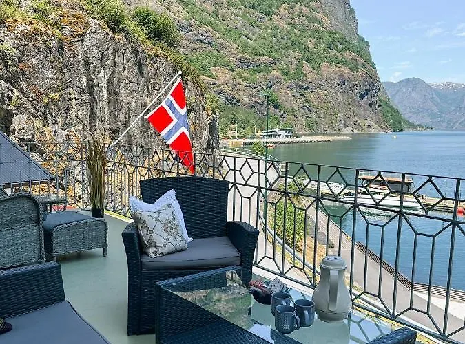 Svingen - Panoramic Fjord Views In Flåm