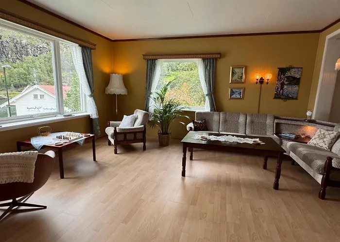 Casa de hóspedes Svingen - Panoramic Fjord Views In