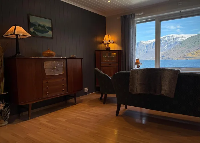 Svingen - Panoramic Fjord Views In Pensjonat