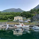 Svingen - Panoramic Fjord Views In *