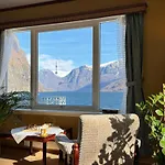 ゲストハウス Svingen - Panoramic Fjord Views In