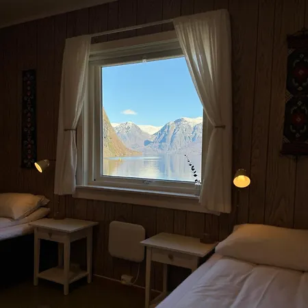 Svingen - Panoramic Fjord Views In * 플람