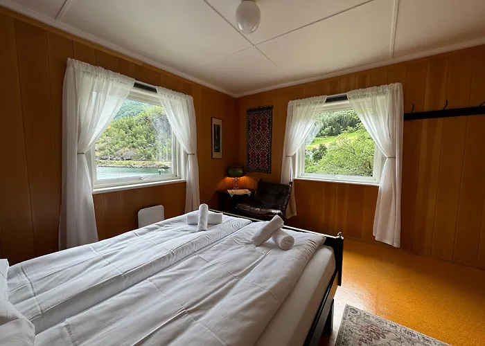 Гостевой дом Svingen - Panoramic Fjord Views In