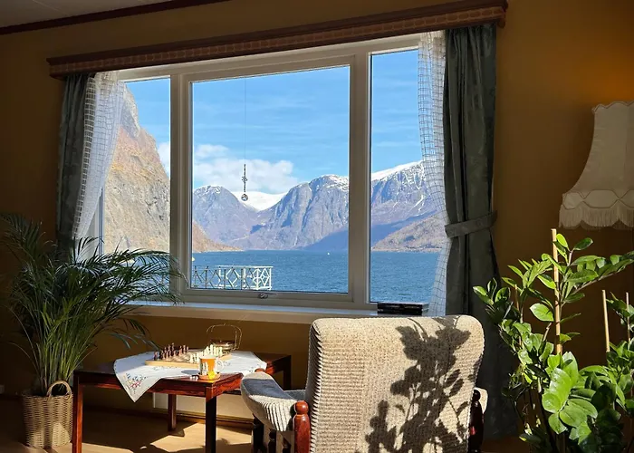 Гостевой дом Svingen - Panoramic Fjord Views In