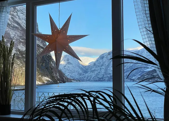 Svingen - Panoramic Fjord Views In Gasthuis *